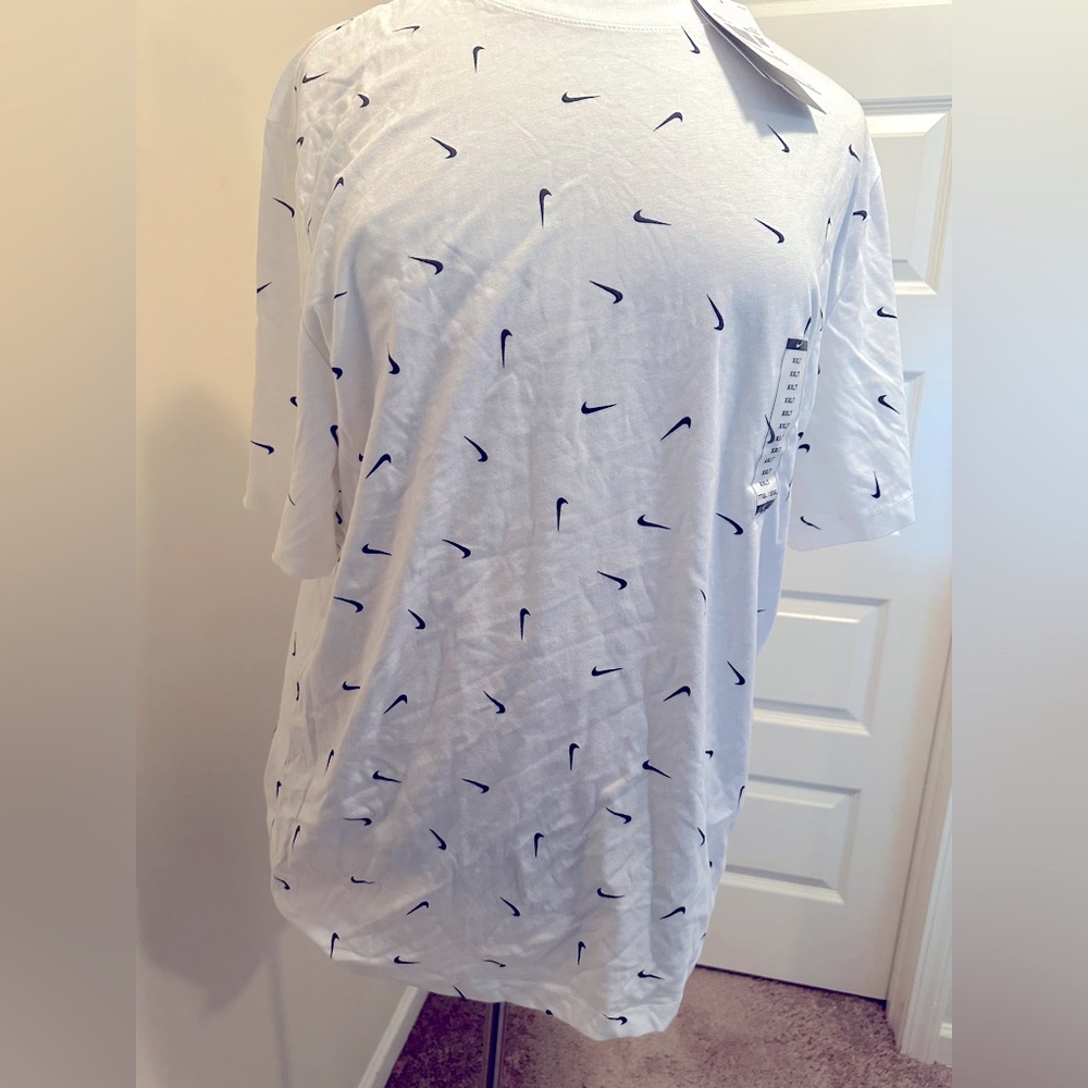 Brand new Men’s Nike checks tee shirt